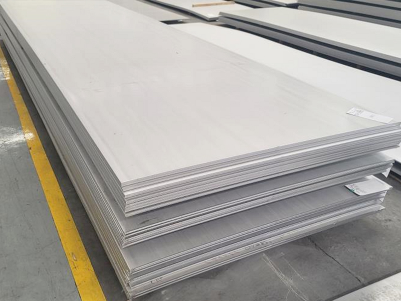 Industrial metal sheets and plates